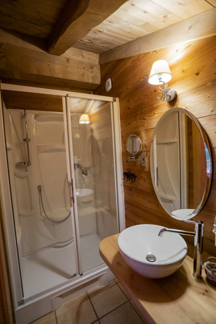 Chalet Le Noisetier, salle de bain avec douche, Châtel Vallée d'Abondance