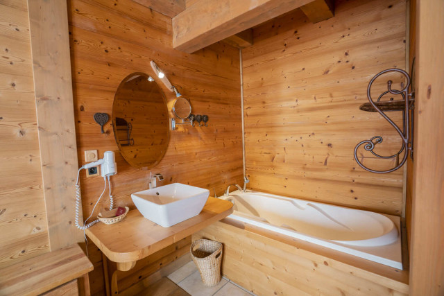 Chalet Le Noisetier, salle de bain dans la chambre, Châtel Les Portes du Soleil