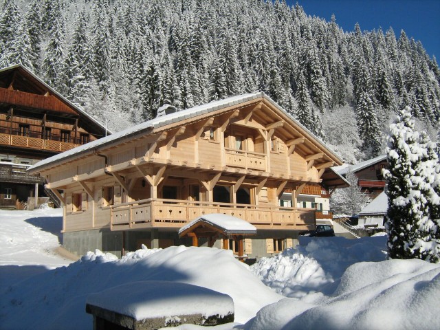 Chalet le ramoneur savoyard, le chalet en hiver, Châtel