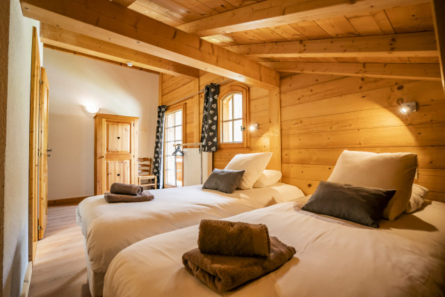 Chalet le Refuge, Bedroom 2 single beds, Châtel Ski