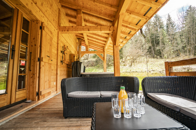 Chalet le Refuge, la terrasse en été, Châtel