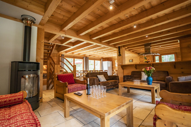 Chalet le Refuge, Living room with fireplace, Châtel