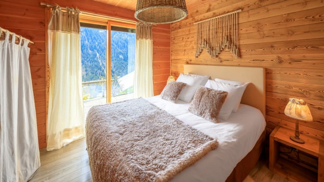 Chalet le Savoyard, Bedroom double bed, Châtel Reservation 74