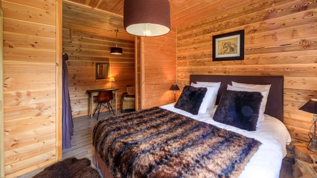 Chalet le Savoyard, Bedroom double bed, Châtel Snow holidays