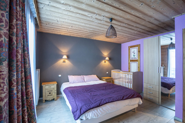 Chalet le Val d'Or, Apt n°2, Bedroom 1 double bed, Châtel Gondola 74