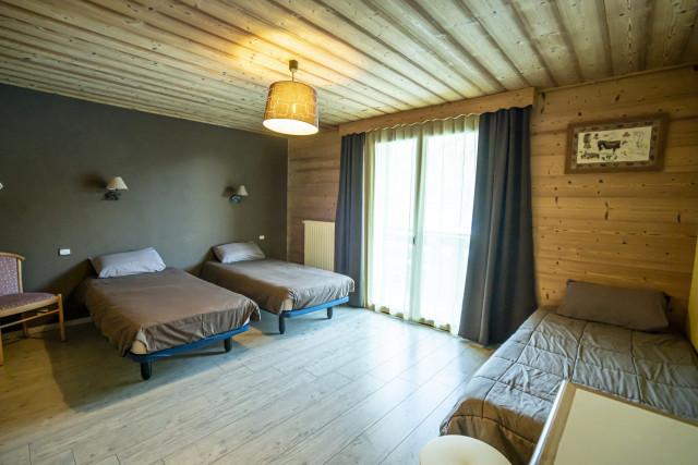 Chalet le Val d'Or, Apt n°2, Bedroom 3 single beds, Châtel Friends holiday