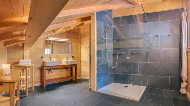 Chalet les 4 Chamois 12 personnes Abondance Richebourg salle de douche