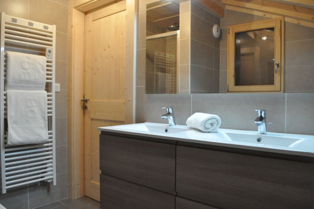 Chalet les 4 Sam 10 personnes Abondance Richebourg salle de bain et douche