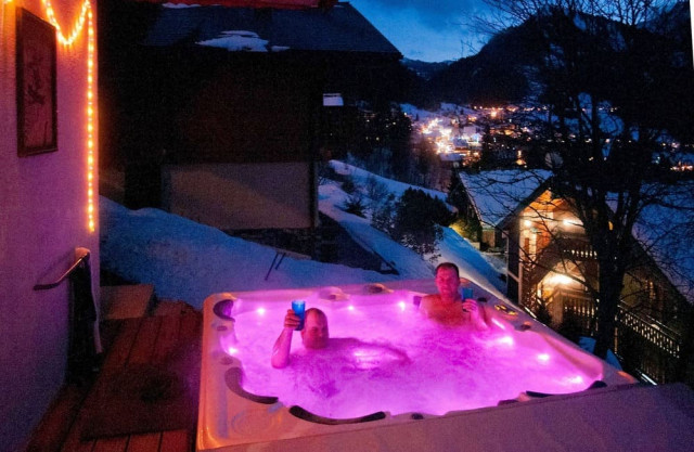 Chalet les Carlines, Bottom, Hot Tub, Chatel, Skipass