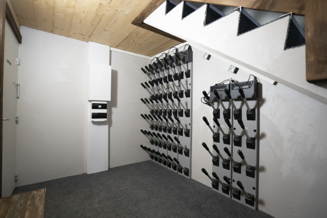 Chalet les Cerfs, Apartment sleeps 10, Ski room with boot dryer, Châtel Linga	