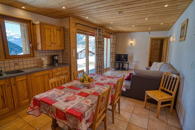 chalet les deux vallées salle à manger Châtel 74 Haute Savoie