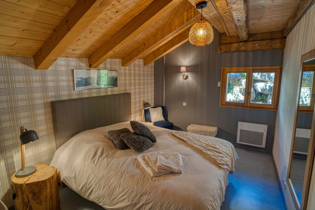 Chalet Les Oisillons, Bedroom double bed, Châtel Chairlift 74