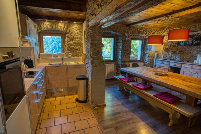 Chalet Les Oisillons, Dining room and kitchen, Châtel Family holidays