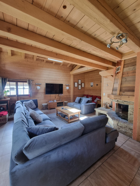 Chalet Les Romains, sleeps 14, living room with TV, Châtel Les Portes du Soleil