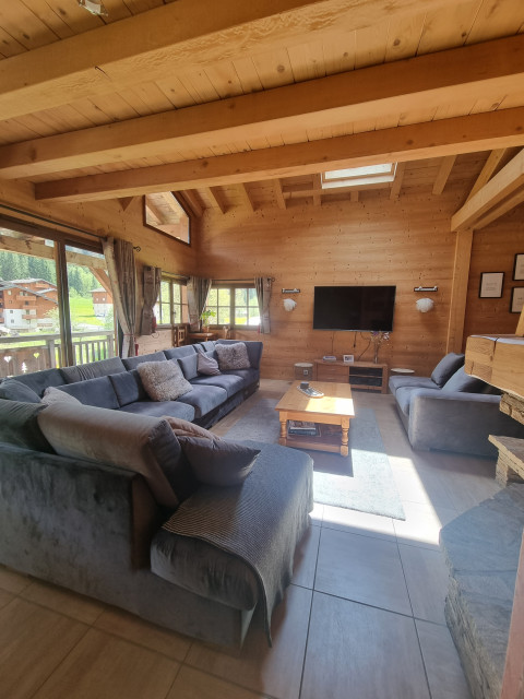Chalet Les Romains, sleeps 14, living room with TV, Châtel Les Portes du Soleil