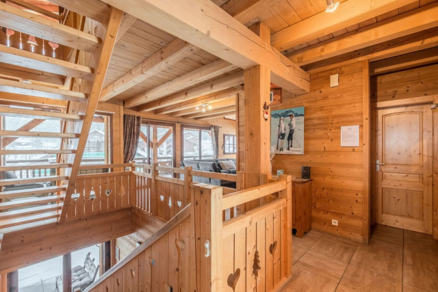 Chalet Les Romains, escalier, Châtel Vallée d'Abondance, vacances hiver ski neige montagne