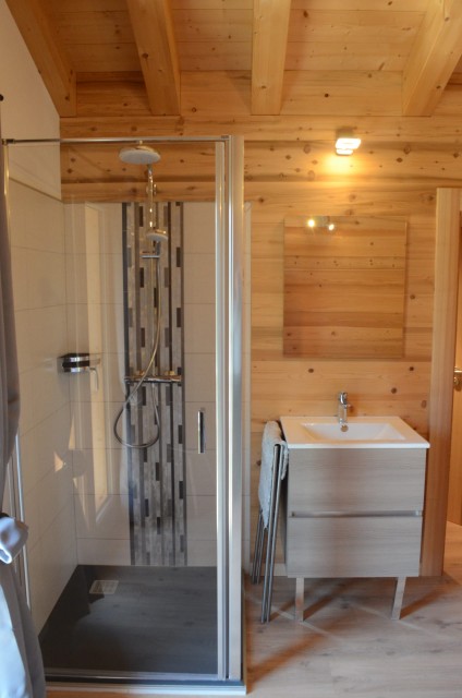 Chalet les sources, bedroom 1 double bed (140x190) upstairs, Châtel Haute Savoie