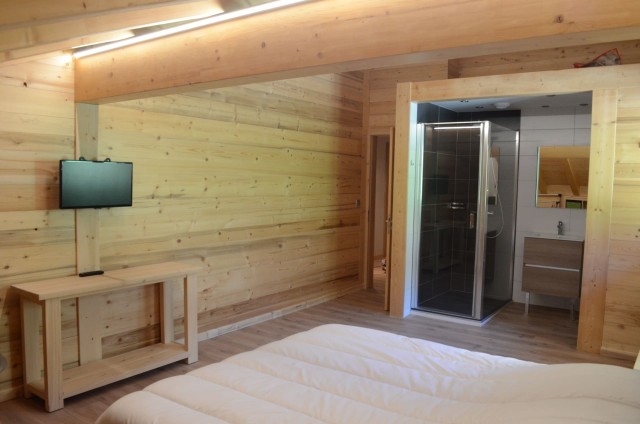 Chalet les sources, Bedroom 1 double bed upstairs, Châtel Portes du Soleil