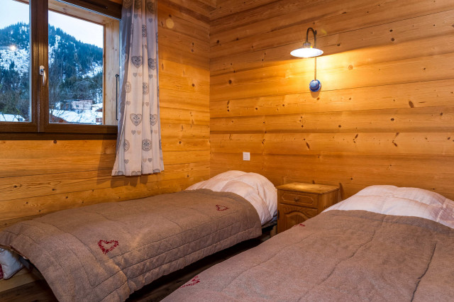 Chalet Les Vuargnes, Bedroom 2 single bed, Châtel Ski holidays