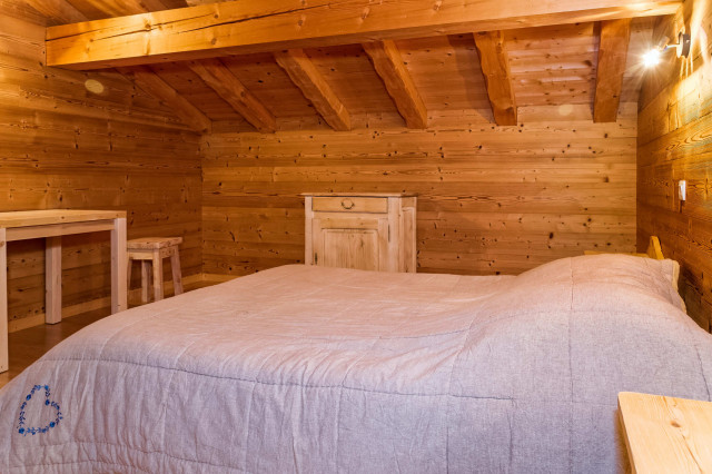 Chalet Les Vuargnes, Bedroom double bed, Châtel Raclette 74