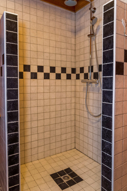 Chalet Les Vuargnes, Shower room, Châtel Chairlift 74