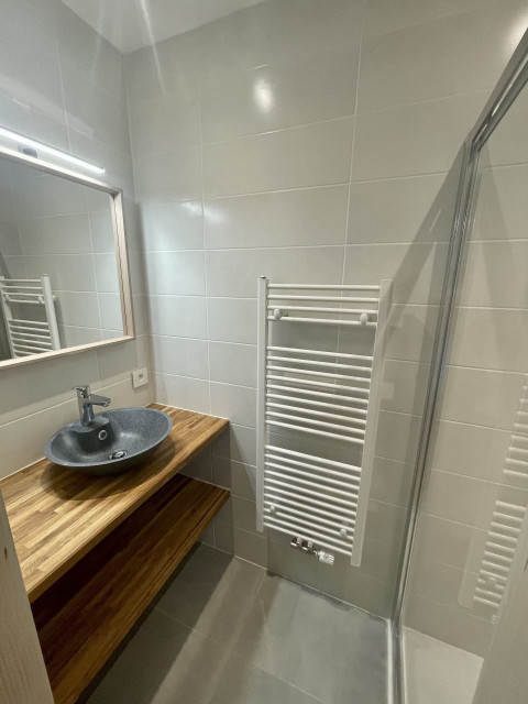 Chalet Louise, Shower room 2 single beds, Châtel Reservation