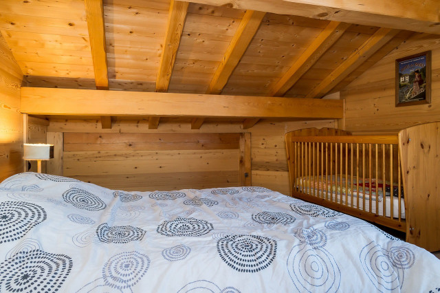 Chalet Neiges Eternelles, Bedroom double bed with baby bed, Châtel Portes du Soleil