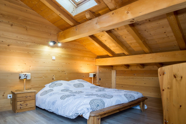 Chalet Neiges Eternelles, Bedroom double bed with baby bed, Châtel Mountain 74
