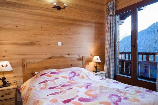 Chalet Neiges Eternelles, Bedroom double bed, Châtel Ski holidays
