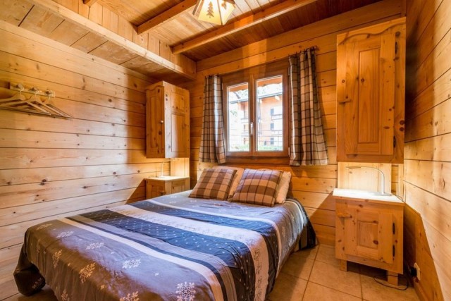 Chalet Nidzut, bedroom double bed, Châtel Ski Rental