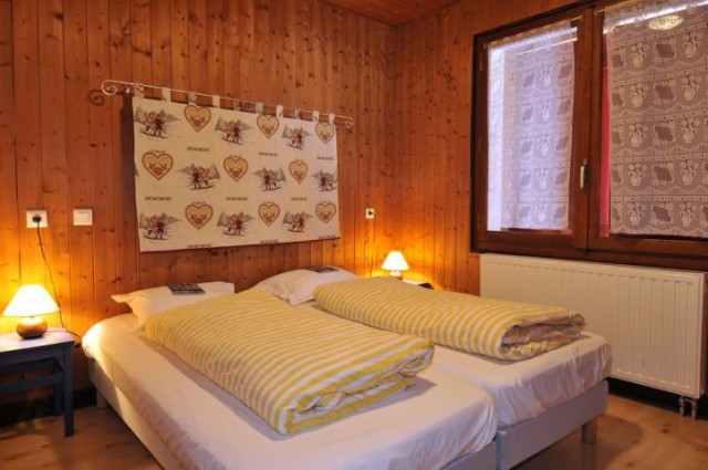 Chalet Pom de Pin, Bedroom 2 single beds, Châtel French Alps