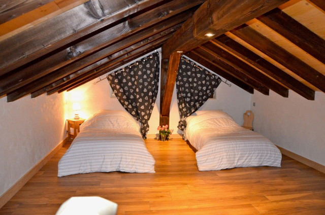 Roche Alpine Chalet, Mezzanine Room, Mountain Getaway