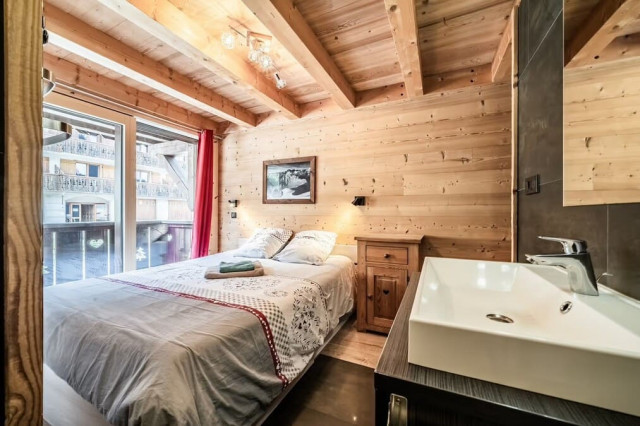 Chalet Stéphane, Bedroom double bed, Châtel green slope 74