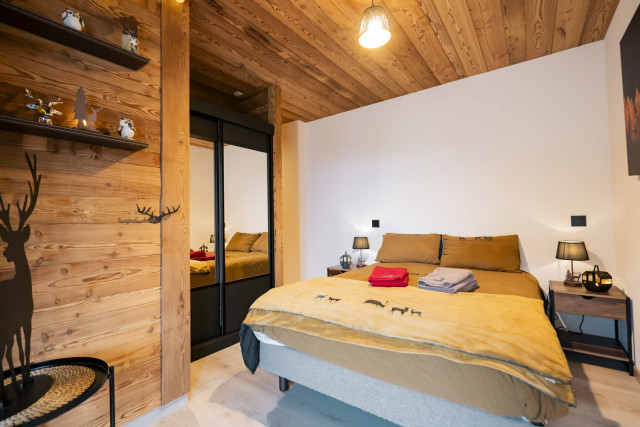 Chalet Vora Alpin, Bedroom double bed, Châtel Haute-Savoie