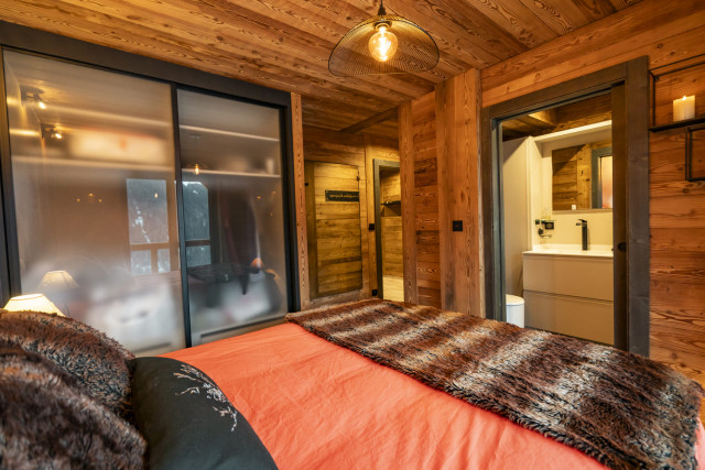 Chalet Vora Alpin, Bedroom double bed, Châtel Mountain prestige