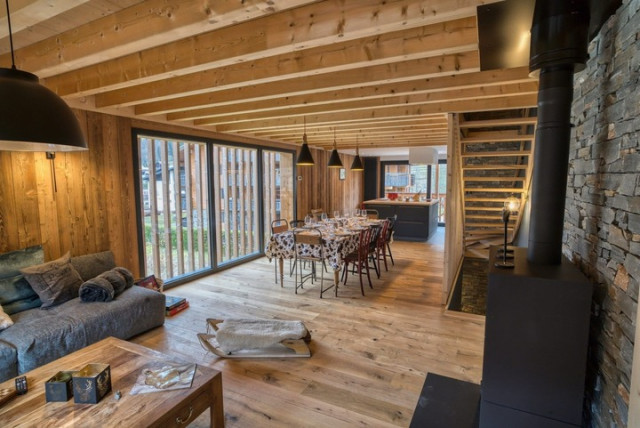 Chalet Ysaline, Living room with fireplace, Châtel Ski area