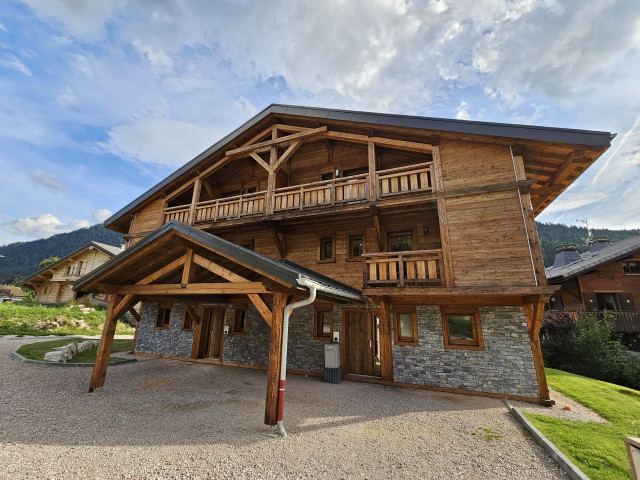 Semi Chalet Libi, La Chapelle d'Abondance, North face of the chalet, Wood and stone 74