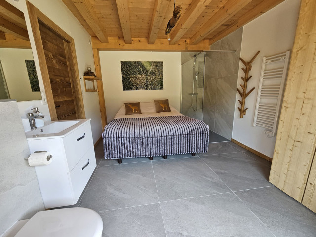 Demi Chalet Vadel, Chambre double avec salle de bain et WC au rez de chaussée, La Chapelle d'Abondance Vacances