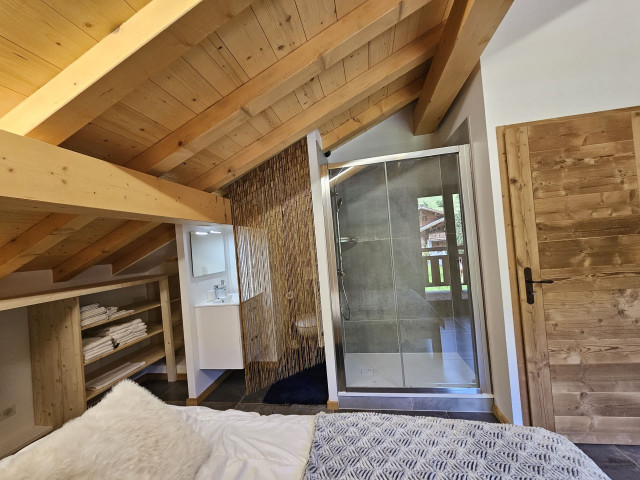 Semi Chalet Vadel, La Chapelle d'Abondance, Bedroom 1 double bed + bunk bed and bathroom/toilet, Chatel reservation 74390