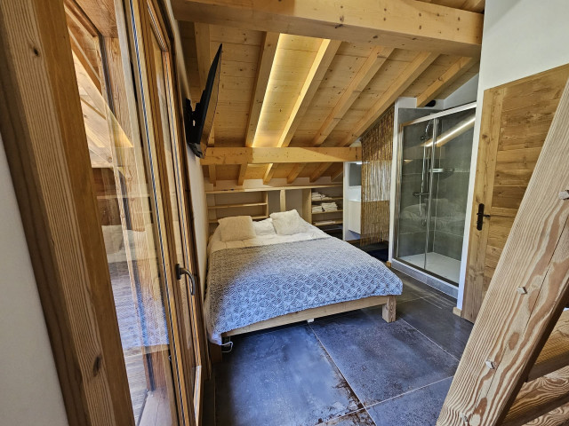 Semi Chalet Vadel, La Chapelle d'Abondance, Bedroom 1 double bed + bunk bed and bathroom/toilet, Accommodation 74