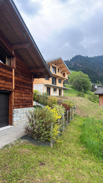 Extérieur chalet le savoyard Châtel, été 2023