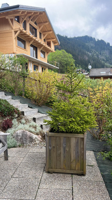 Extérieur du chalet le savoyard Châtel, été 2023