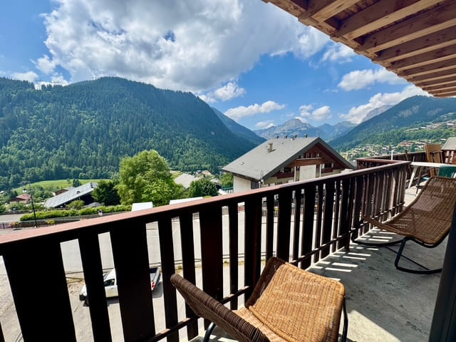 L'etincelle,  Balcony, Châtel Center
