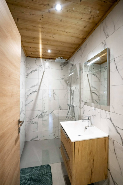 La Ferme de Delphine & François, salle de douche, Châtel Montagne France Alpes vacances 