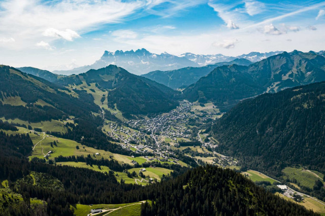 Le magnifique village de Châtel en été