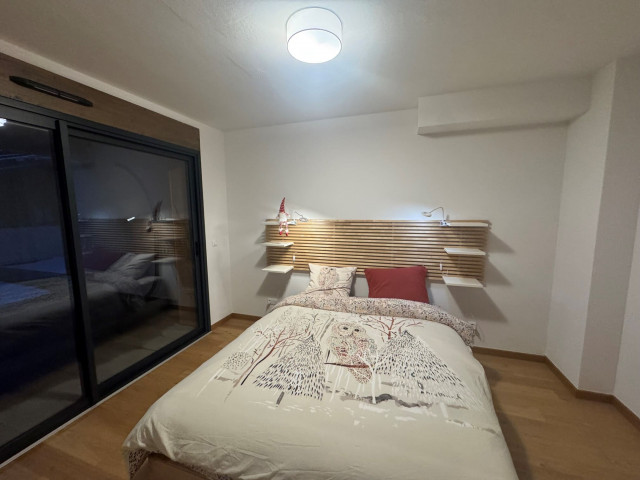 Les Soldanelles, appartment 4B, Chatel, bedroom, moutains view