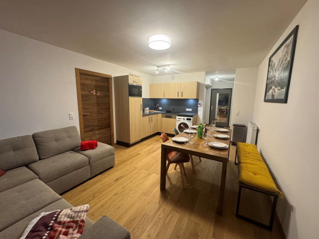 Les Soldanelles, appartment 4B, Chatel, living room and kitchen, fresh snow