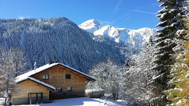 Location chalet Les Vuargnes avec piscine Petit Châtel