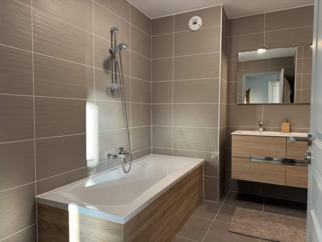 Residence 360, flat 19, bathroom, Châtel, Haute-Savoie
