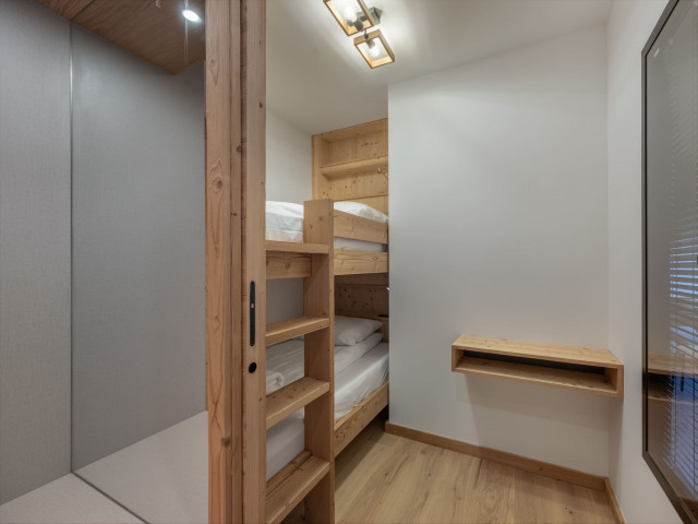 Apartment block Art Mony, Apartment 107, Chatel, Entrance with bunk beds; Fresh air